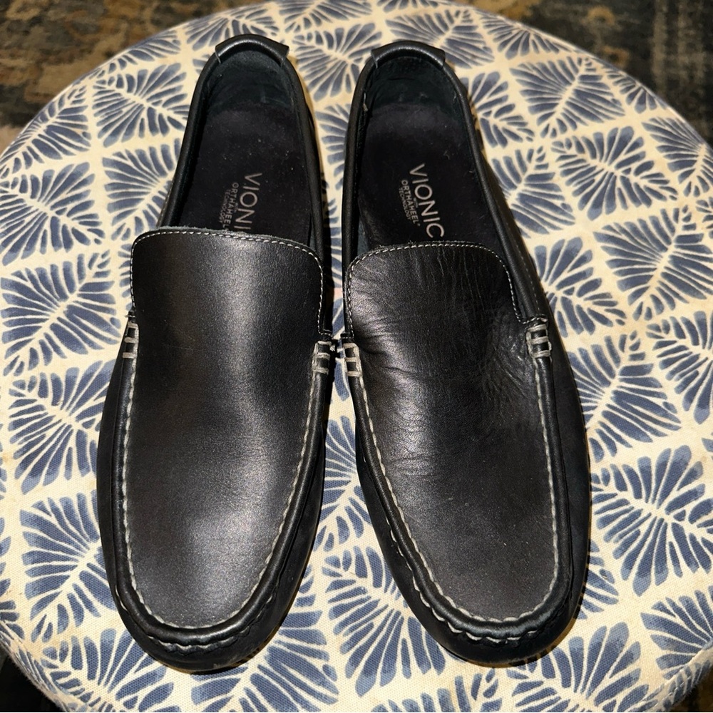 Vionic Parker black leather moccasin loafer sz 8.5 VGUC